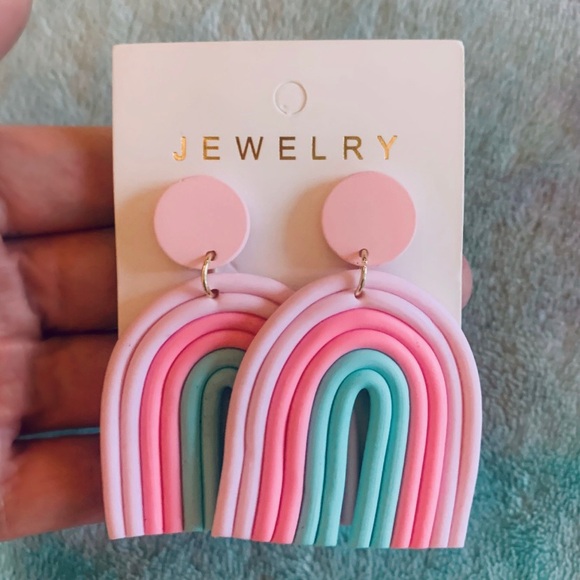 HANDMADE POLYMER CLAY BUBBLEGUM PINK & MINT GREEN RAINBOW STRIPE EARRINGS - Picture 1 of 2